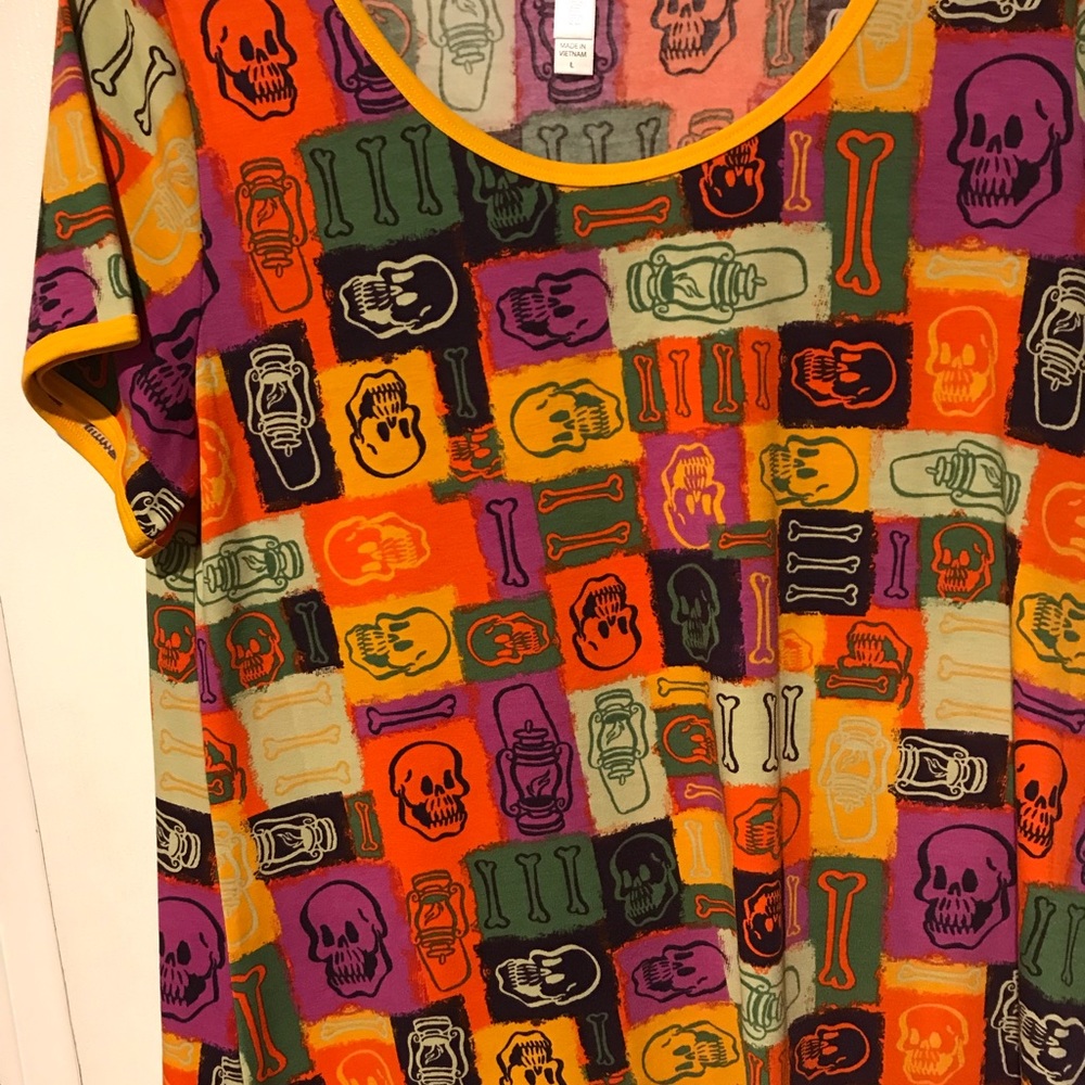 3/$10. LulaRoe classic tee large